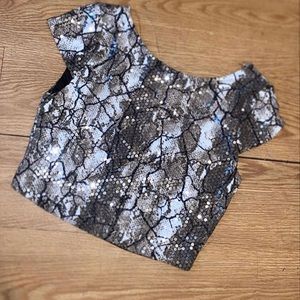 never worn beautiful blouses good price size L & M